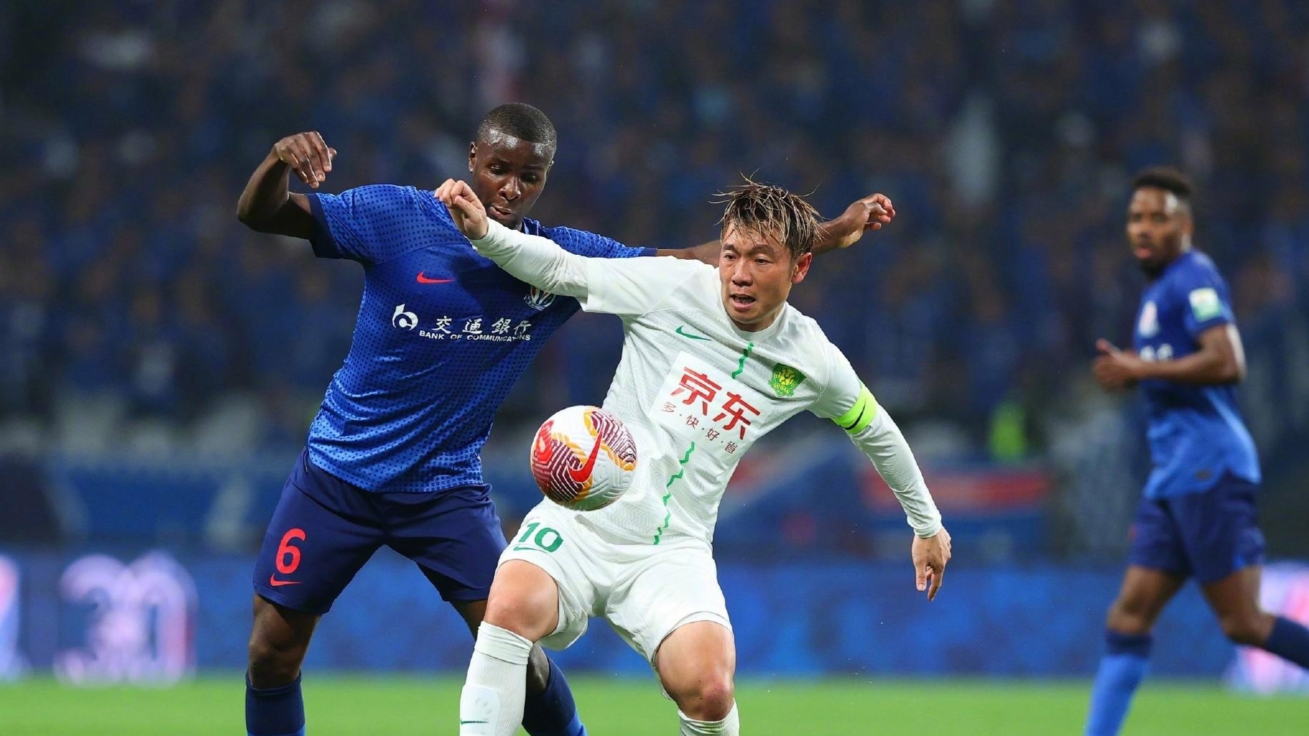 国安客场小胜申花，继续紧追榜首