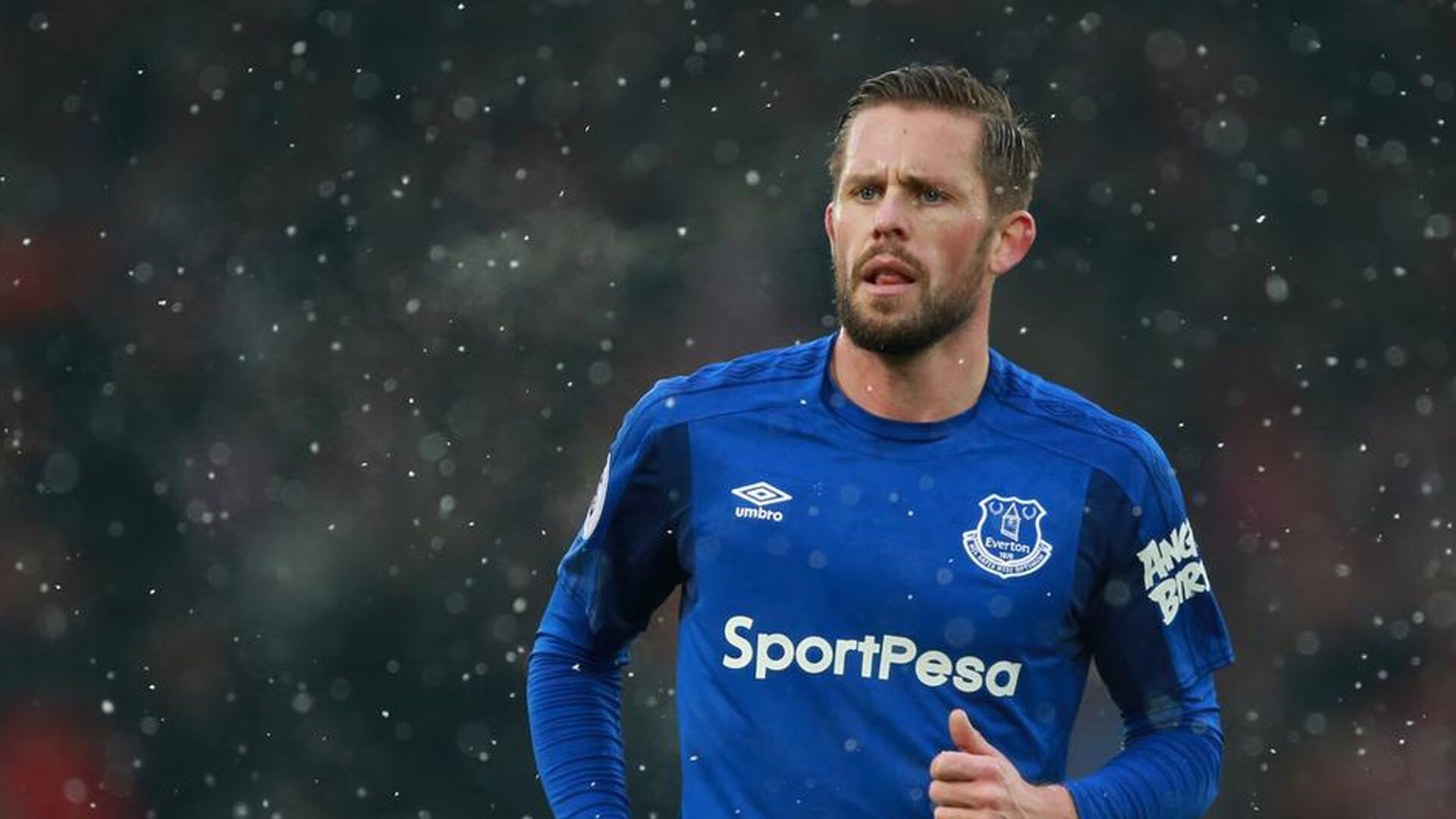 太阳粉碎快船,当范弗利特在西甲国家德比接管比赛