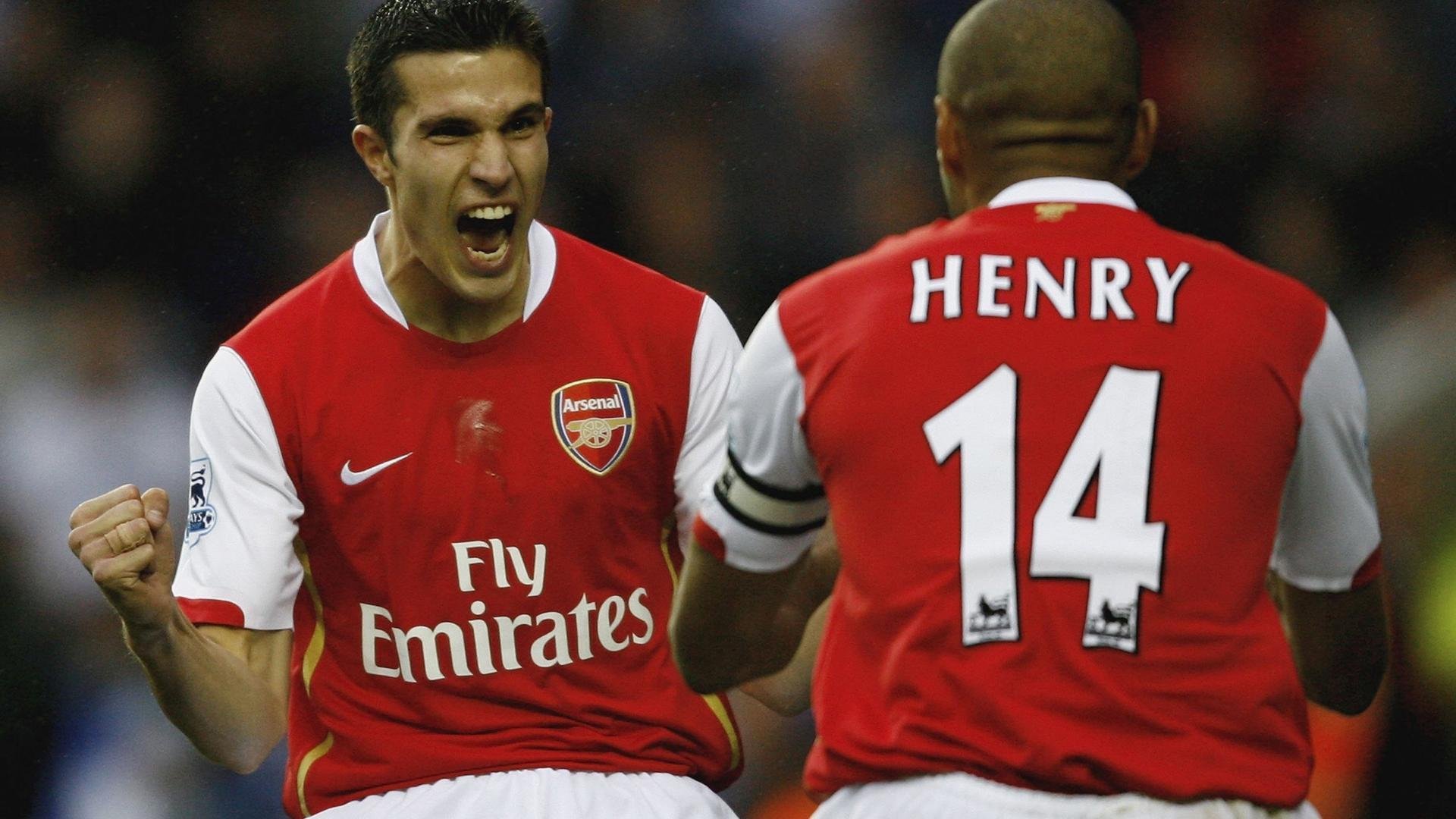 莱万独舞梅阿查，一记绝杀改写双雄命运，国际米兰与罗马的战术博弈被他一人主宰