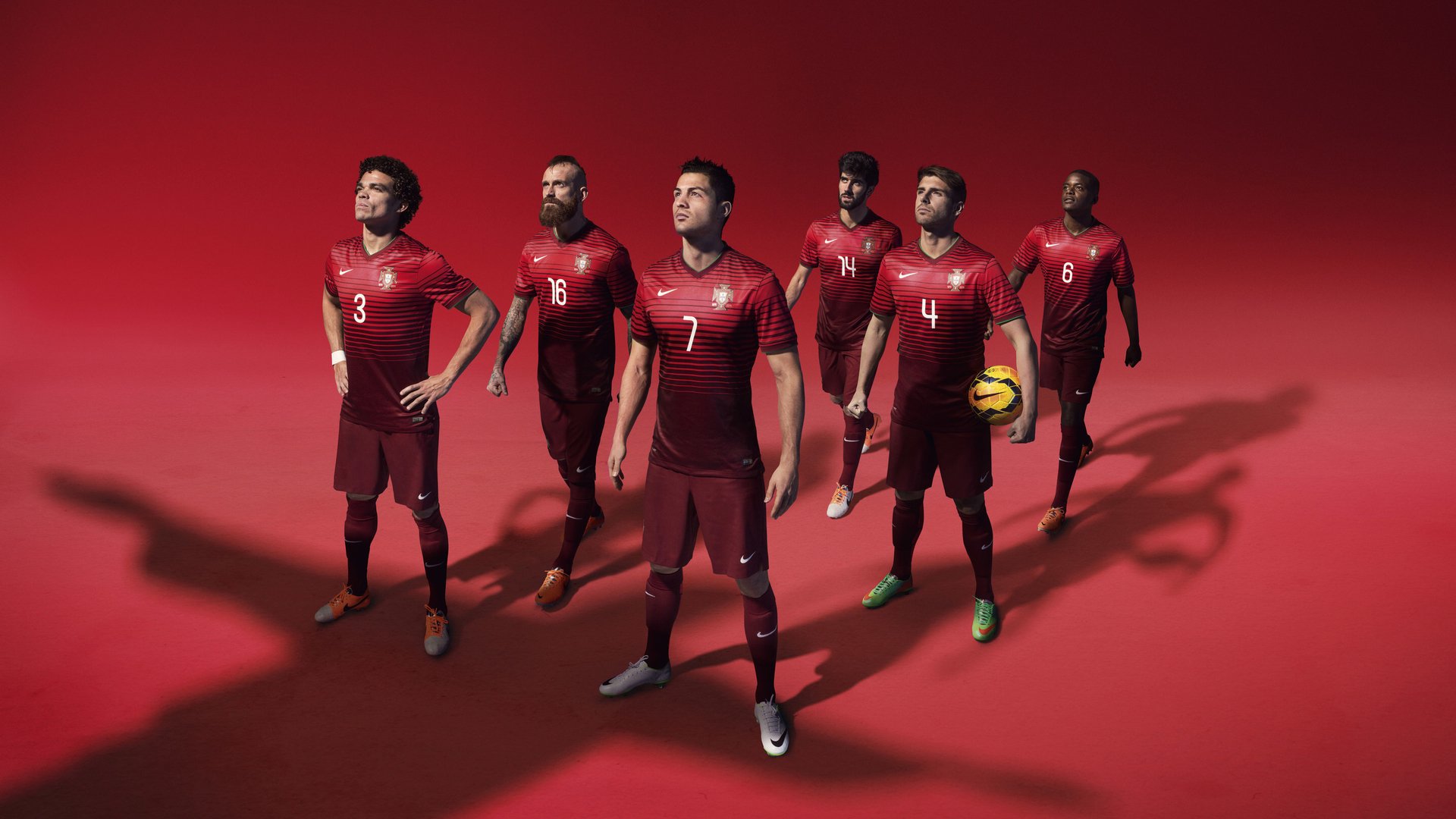 圣西罗的聚光灯下,当红黑军团遭遇蓝月,格列兹曼在巨人舞台起舞