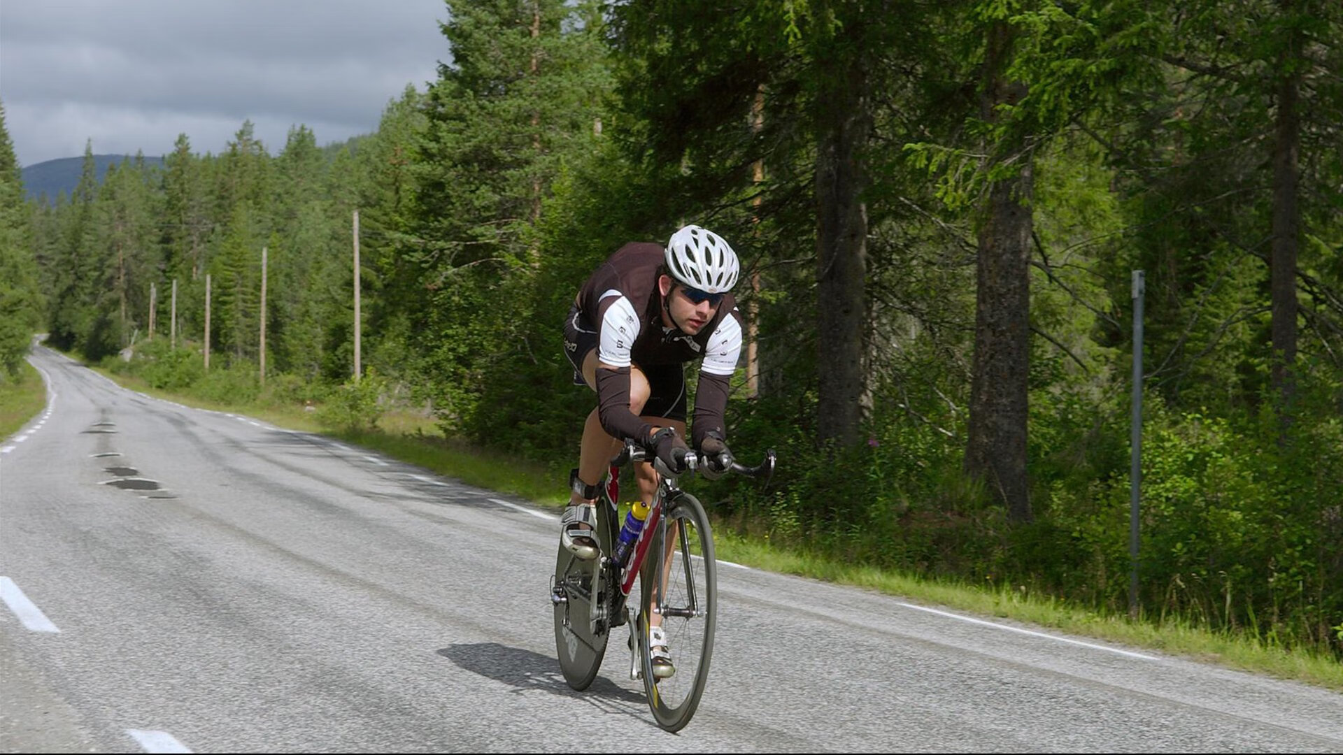 王皓统治全场，奥地利队鏖战波兰队的战术与意志之战